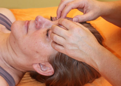 CranioSacral-Therapie: Stirnbeinlift, eine Entspannungstechnik der Gesichtsknochen